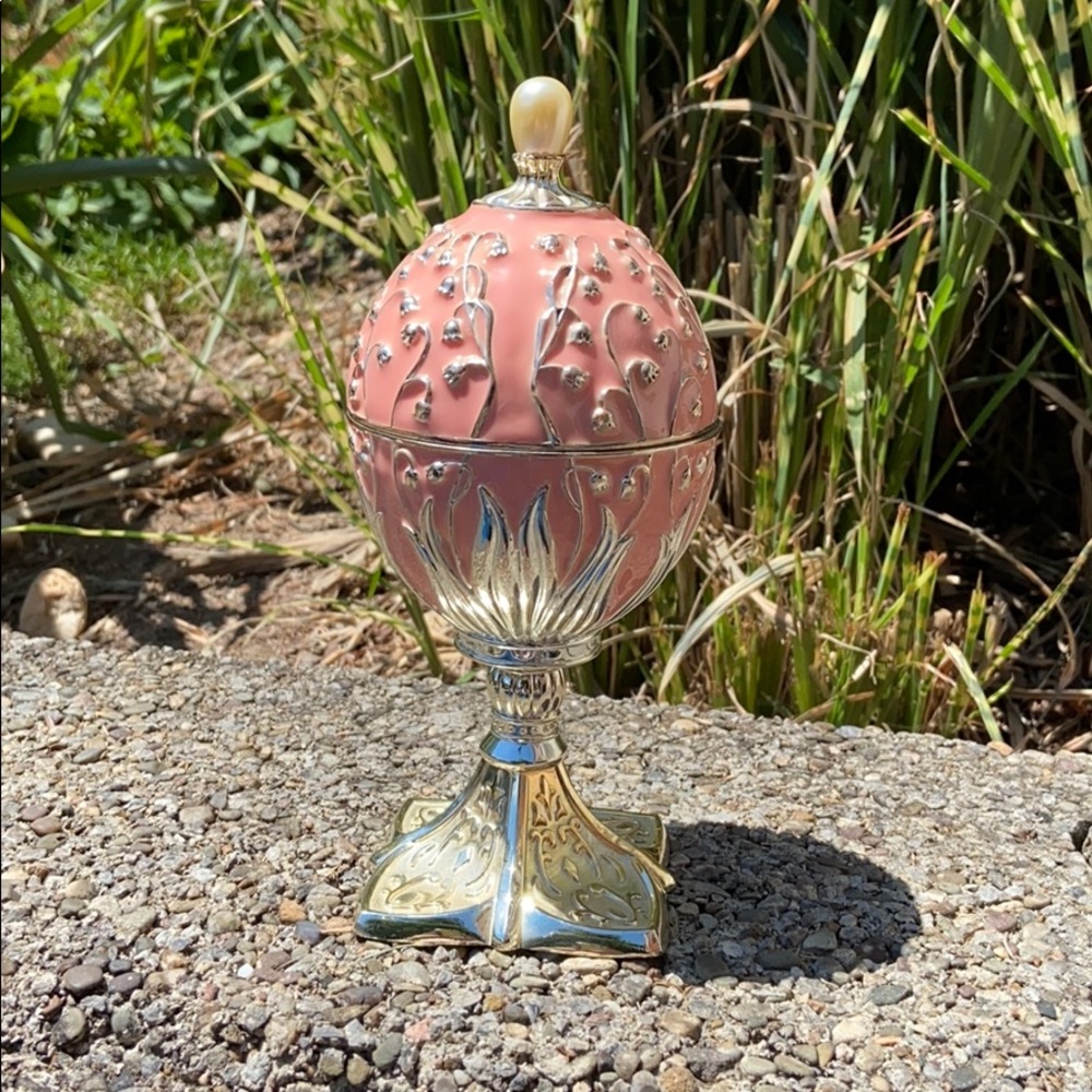 Vintage Wallace Silversmiths egg music box